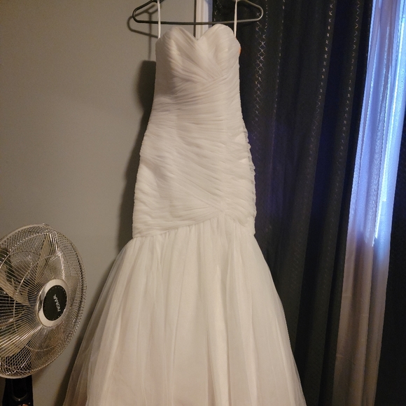 Wedding dress - Picture 2 of 5
